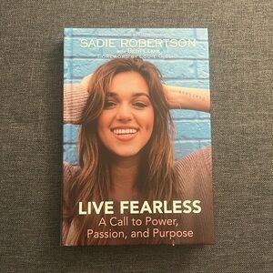 🌸Live Fearless Book by Sadie Robertson Huff